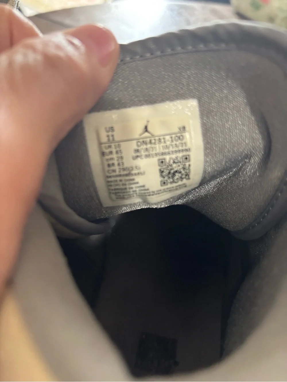 Jordan 1 mid SE High-Top Sneakers in Gray and Cream